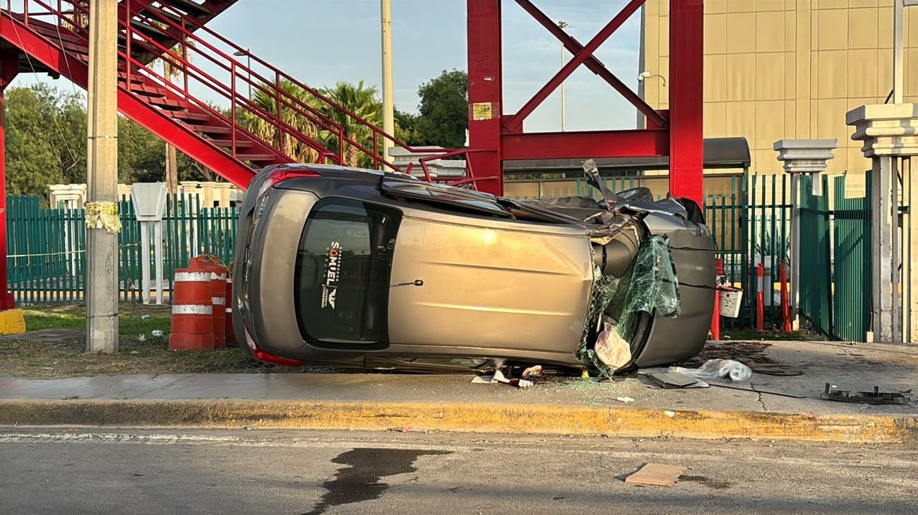 Comerciante muere al ser embestido por auto volcado en Apodaca