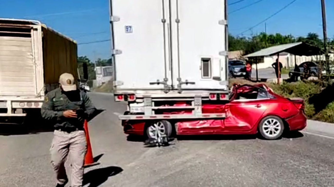 Conductor choca contra tráiler en Carretera Nacional y muere