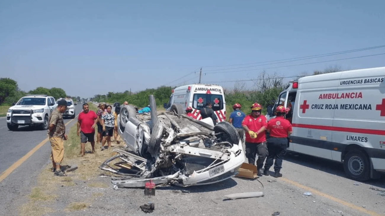 Volcadura en Hualahuises deja cuatro heridos graves