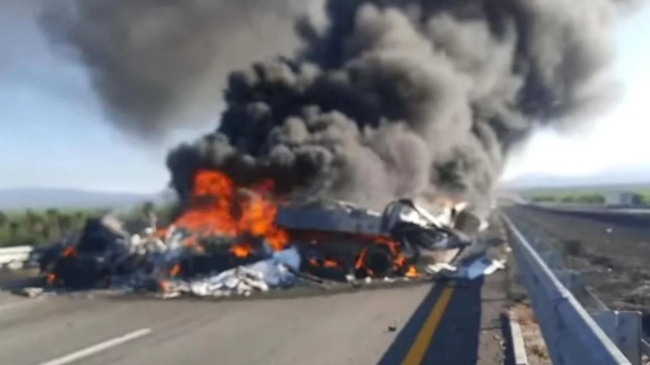 Accidente deja una persona calcinada en autopista Laredo