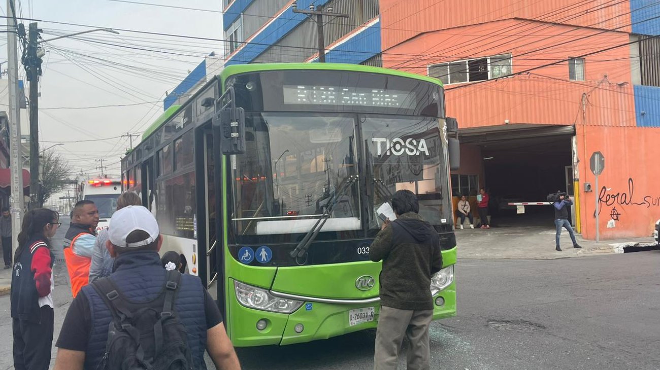 Choque en el centro de Monterrey deja 5 mujeres lesionadas