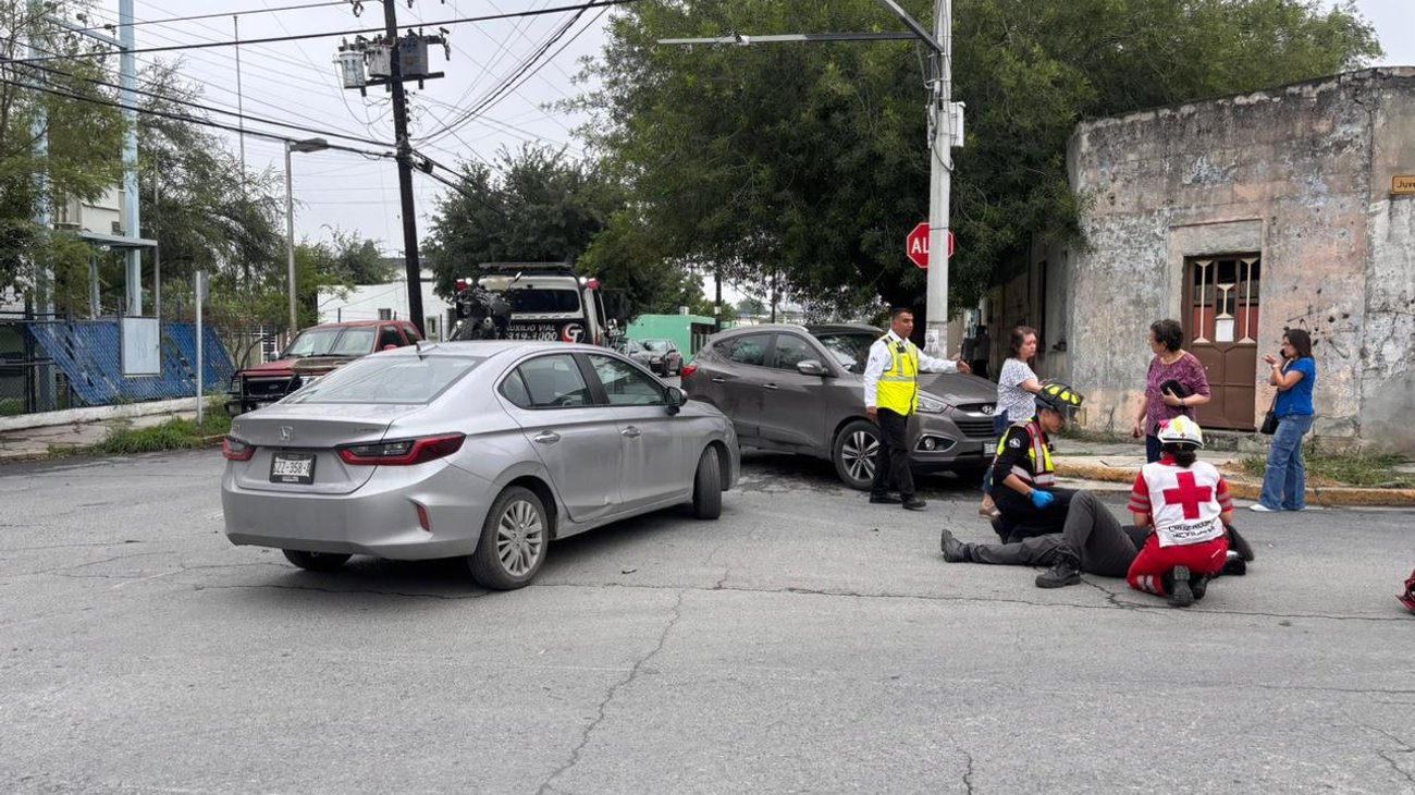 Motociclista resulta lesionado tras choque de crucero
