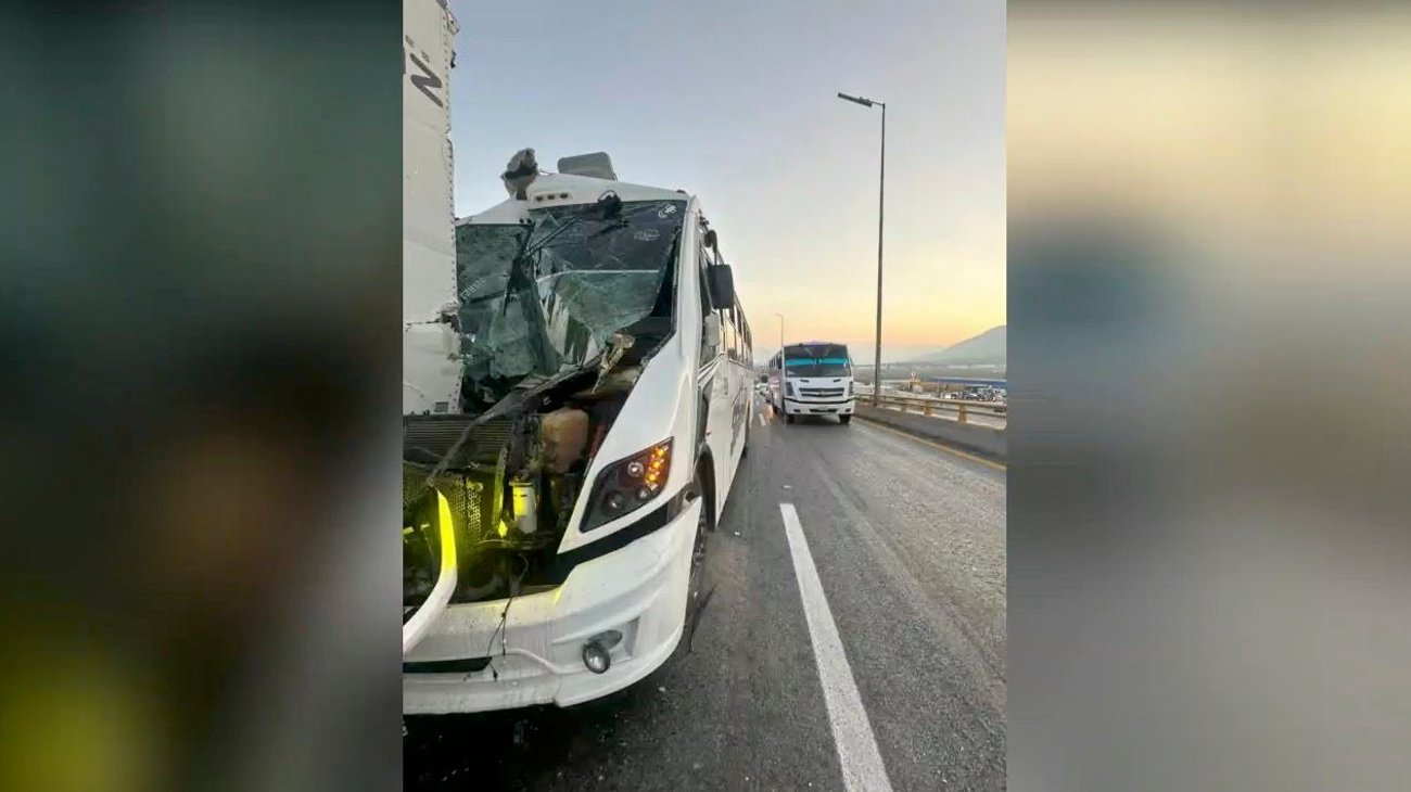 Deja choque en puente de Santa María un conductor lesionado
