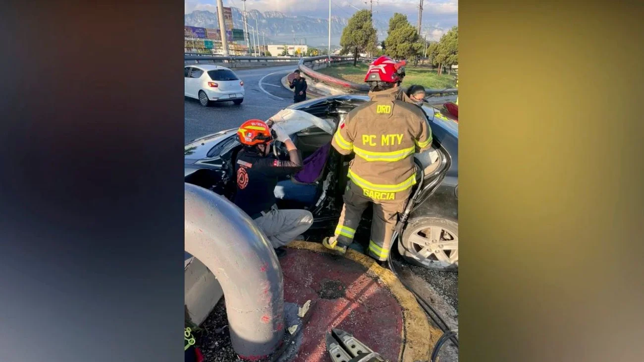 Madre e hija quedan lesionadas tras chocar auto con barandal