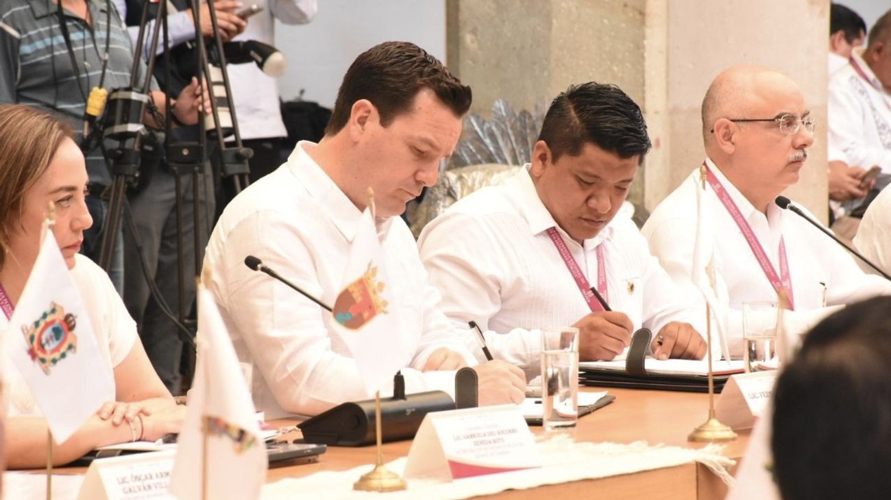 Acude Federico Fernández Montañez a reunión de secretarios