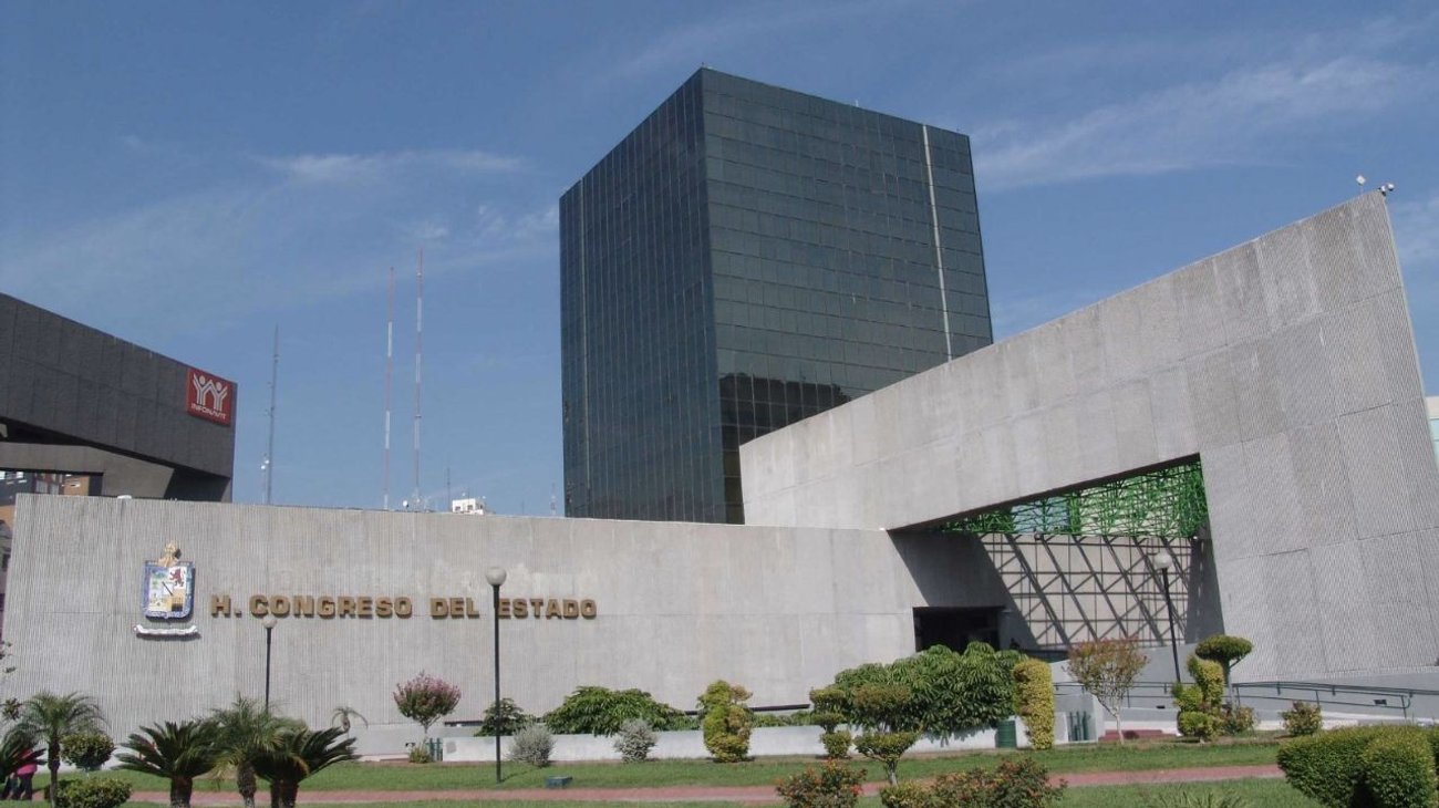 Acusan poderes y organismos pagos impuntuales del Ejecutivo