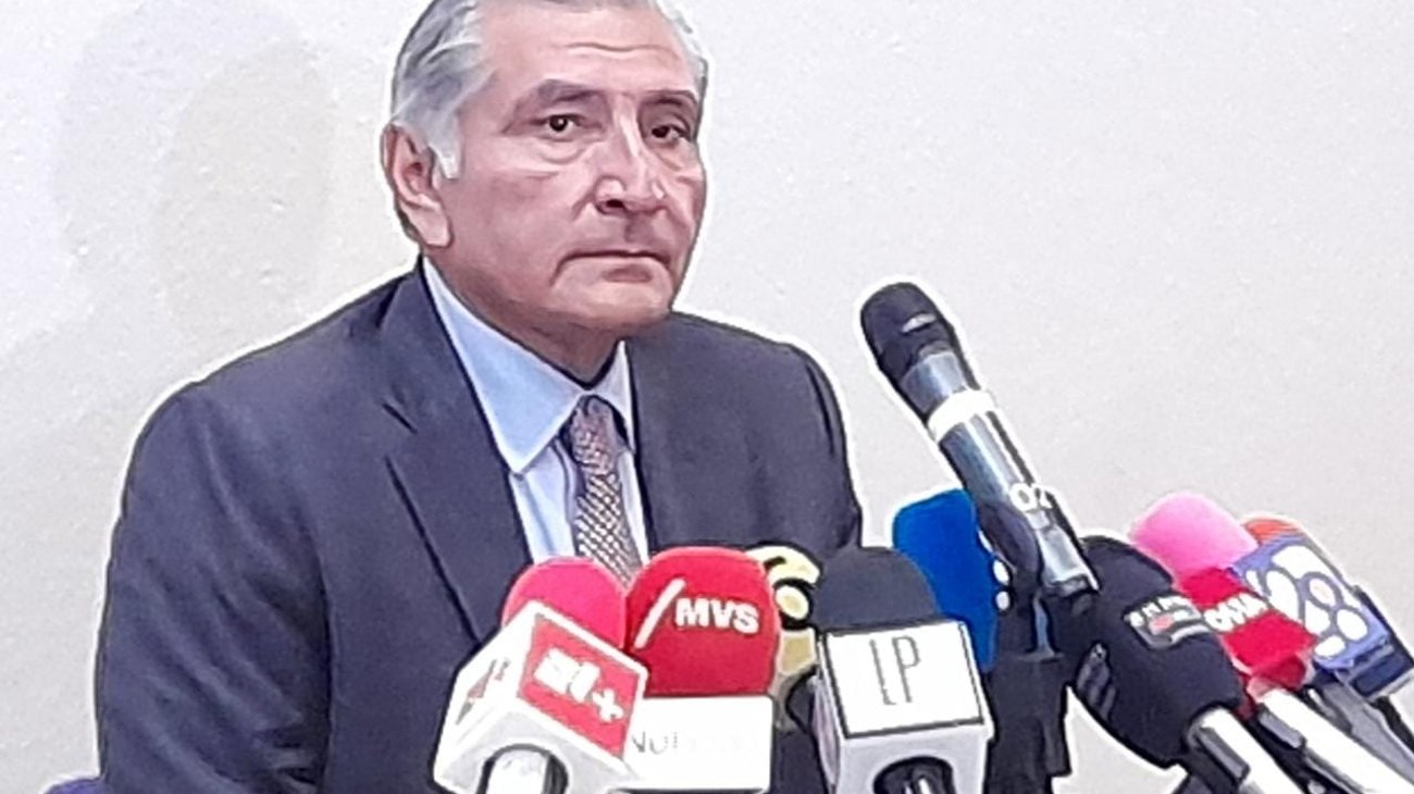 Detención de libros de texto es 'berrinche político': Adan