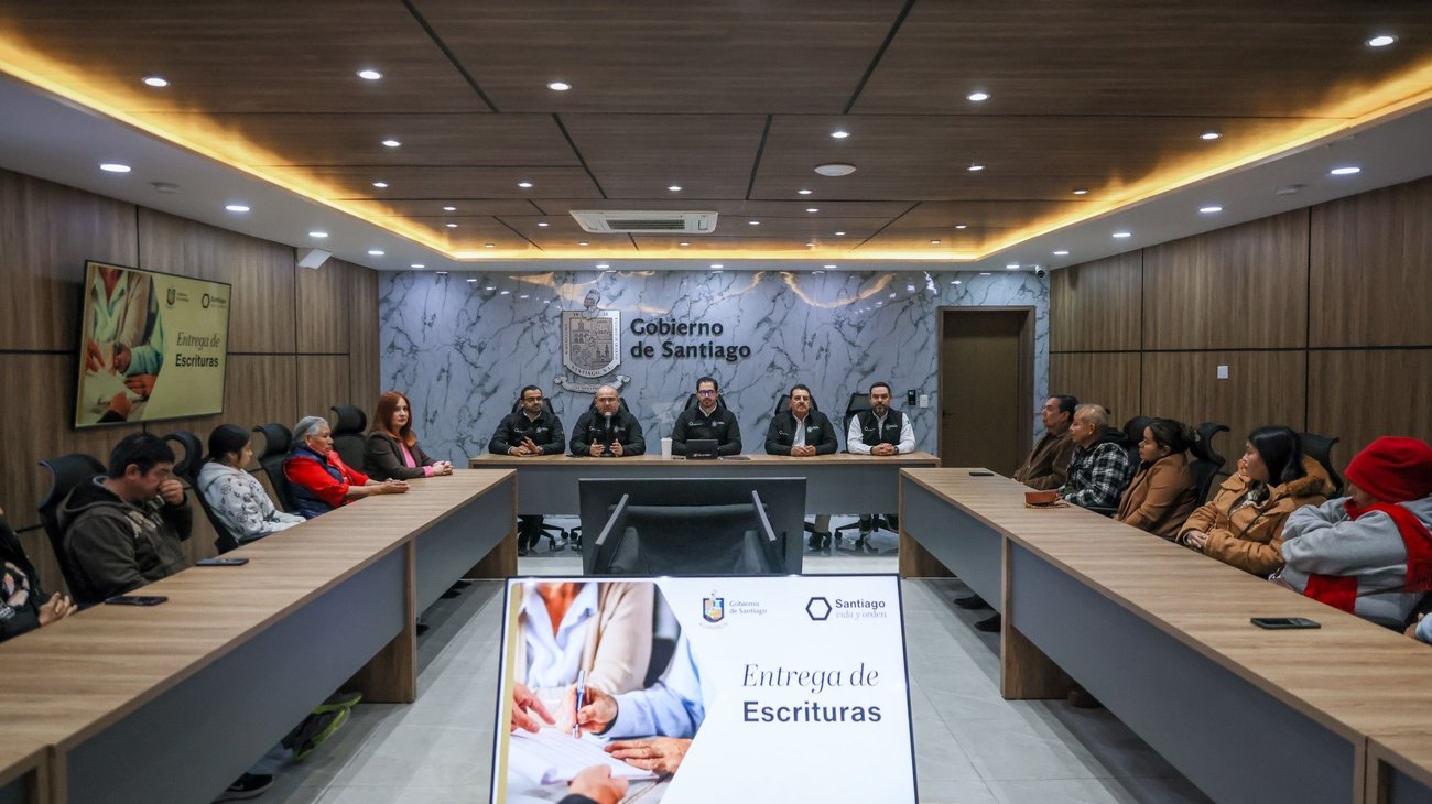 Santiago brinda certeza jurídica a familias de Arturo Marroquín