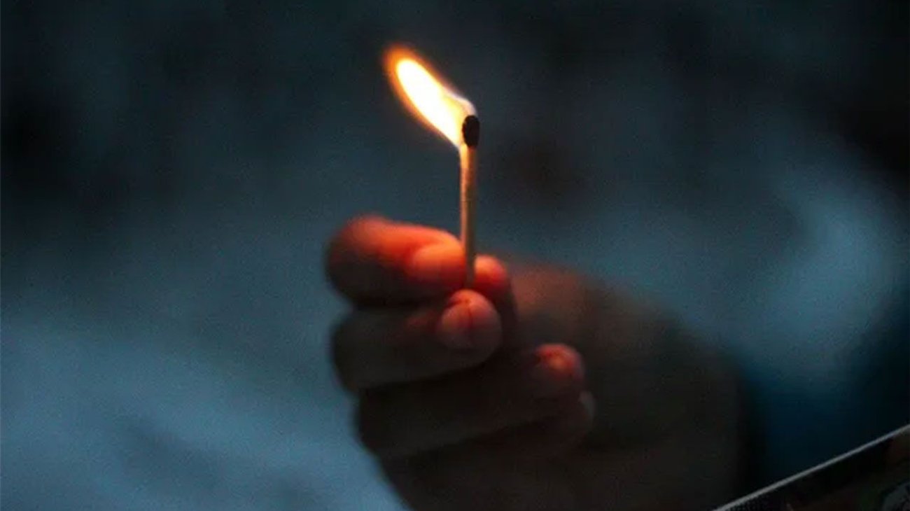 Adolescente echa gasolina a niña y le prende fuego en Edomex