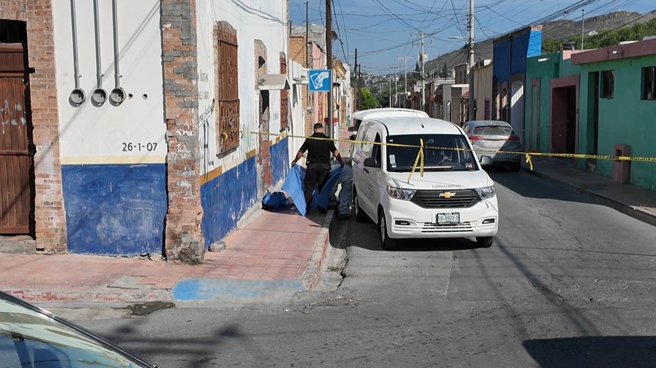Muere adulto mayor en la vía pública en el Centro de Saltillo