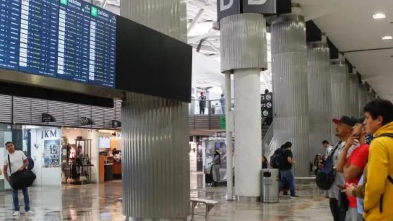 Aeropuerto de la CDMX suspende vuelos por desfile militar