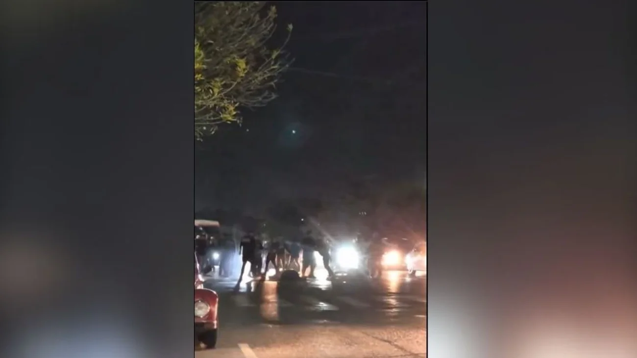 Un grupo de aficionados de Rayados atacan a padre e hijo 