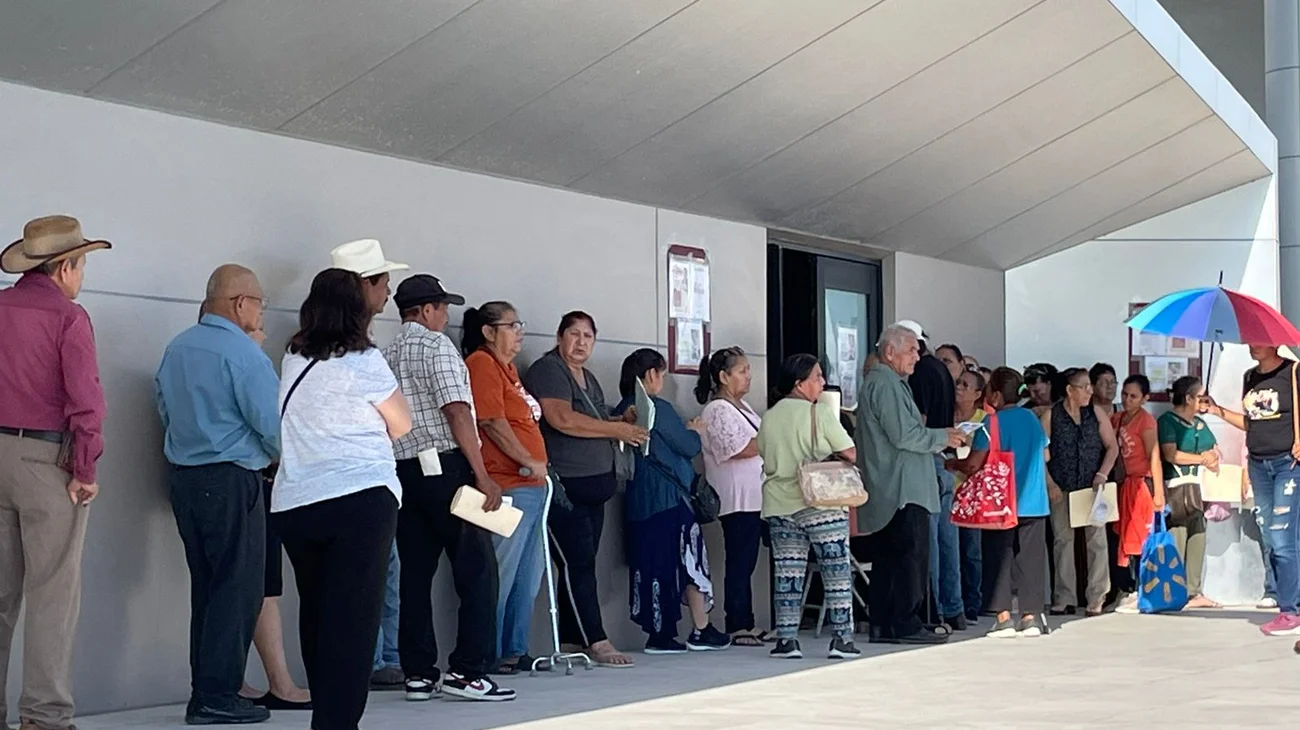 Gran afluencia de adultos mayores para programas federales