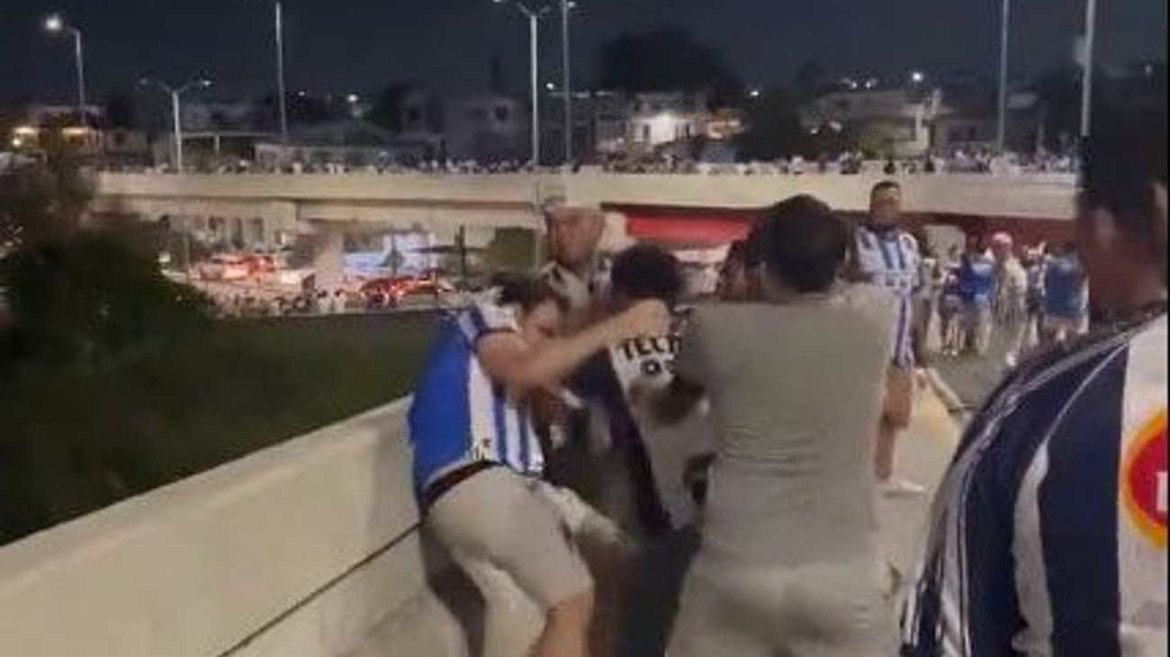 Condena Rayados violencia y vetará del estadio a agresores