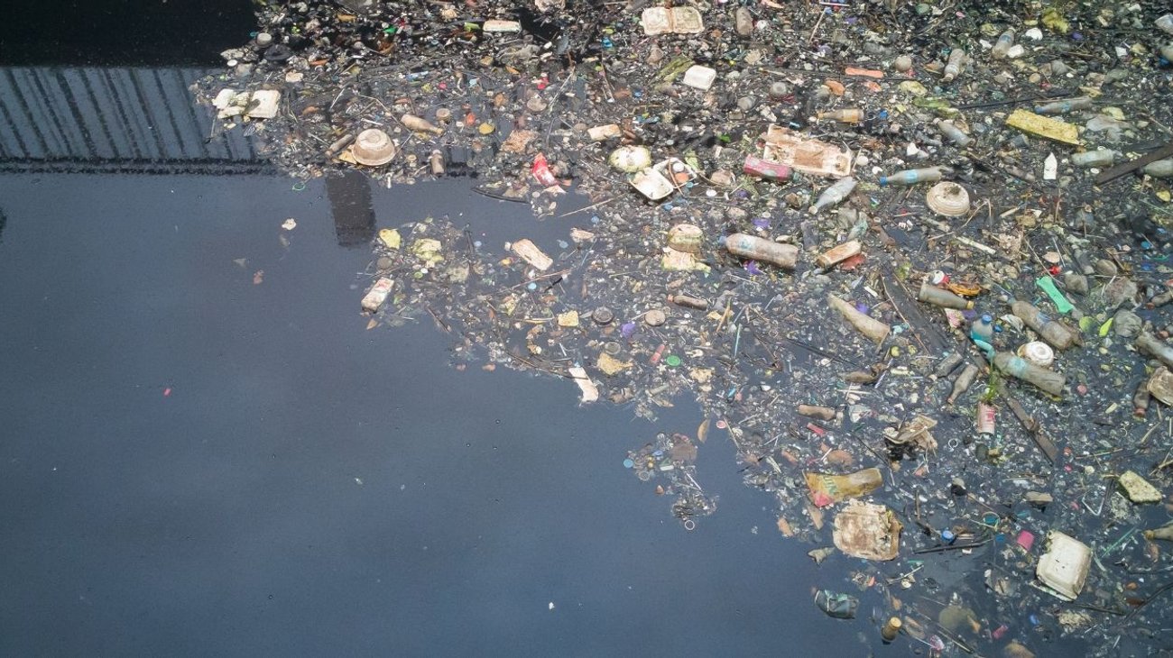 Denuncian aguas negras en viviendas de San Nicolás