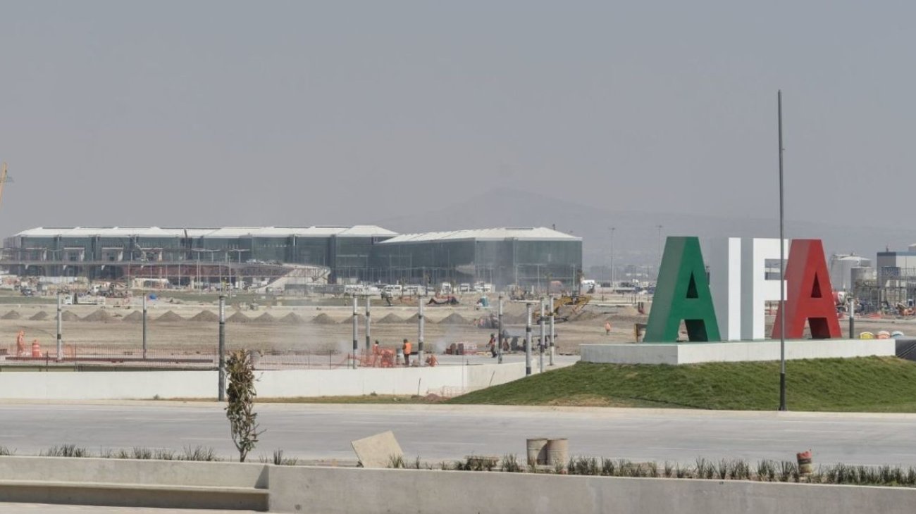 México confía en resolver disputa aérea con EUA