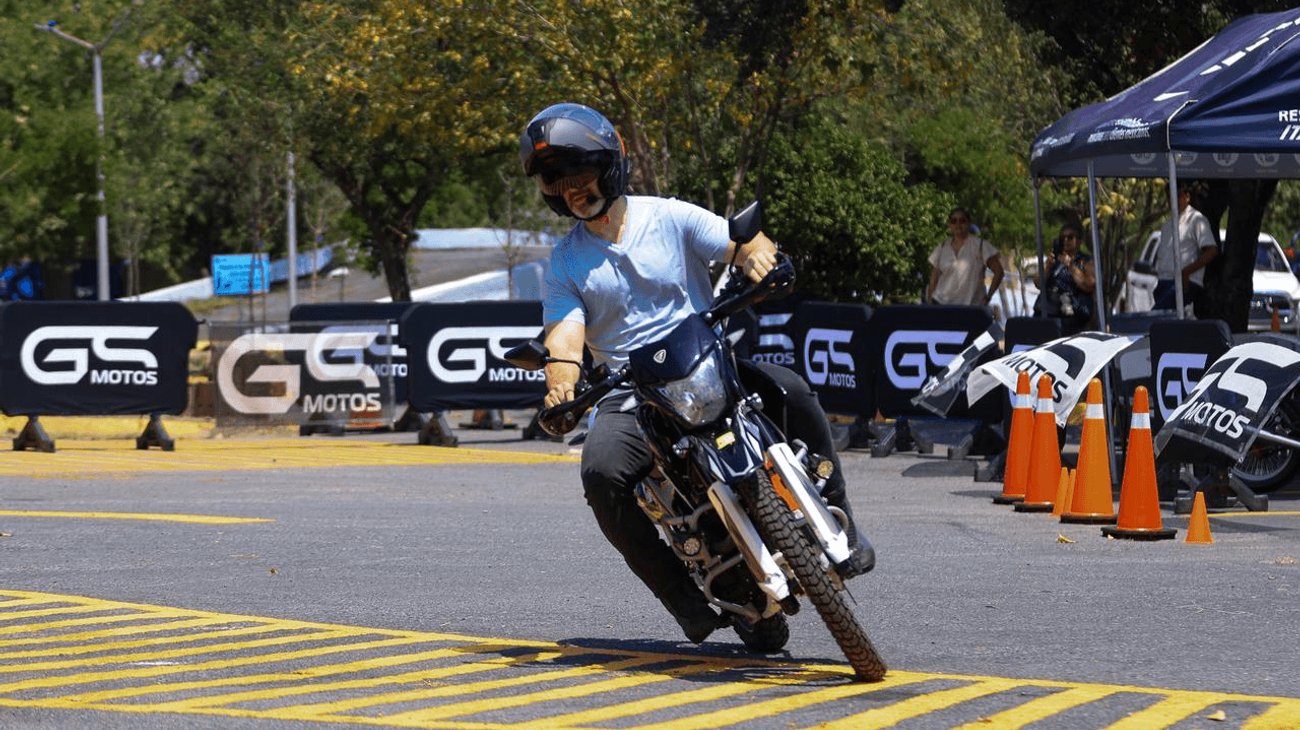 Monterrey capacita a más de 450 motociclistas con curso gratuito
