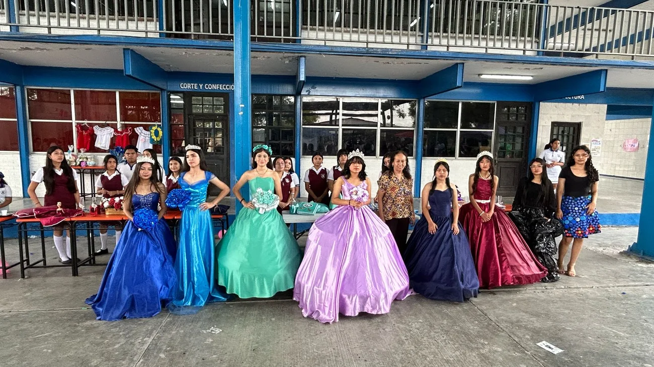 Cierran ciclo escolar fomentando emprendimiento desde secundaria