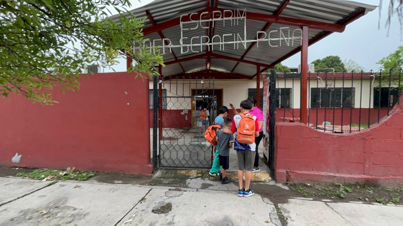 Acuden con temor a primaria tras caída de abanico en salón