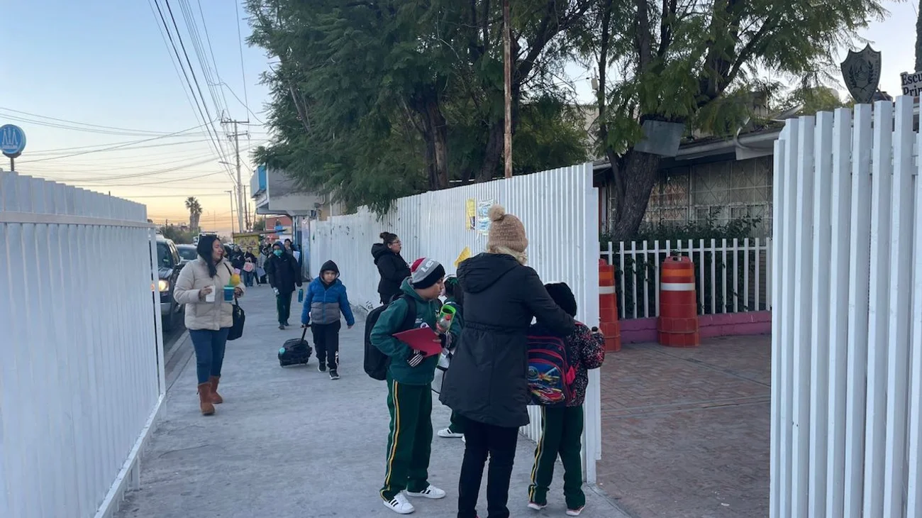 Frío no afecta actividad escolar en zona sureste de Coahuila