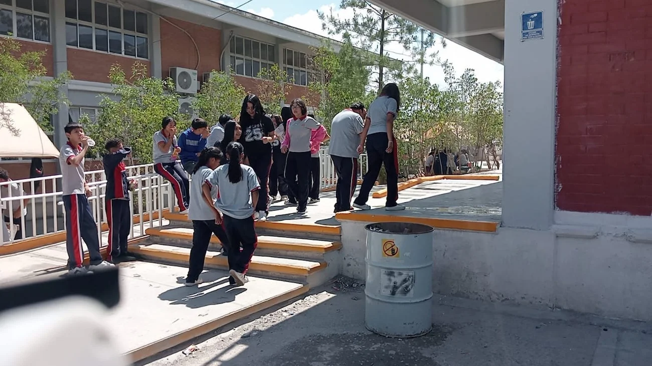 Alumnos se preparan para concluir su etapa en secundaria