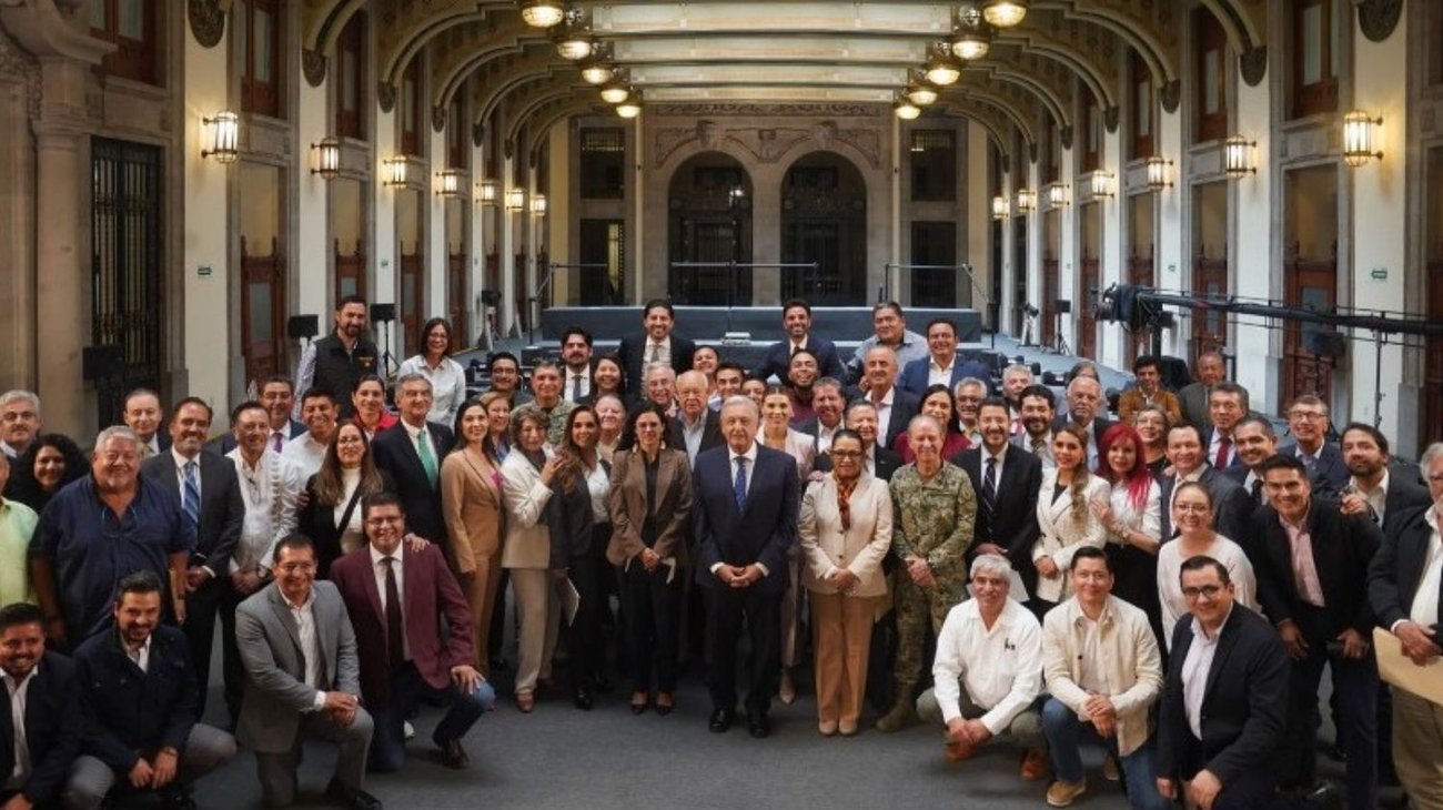 Acude Américo Villarreal a reunión con AMLO y gobernadores