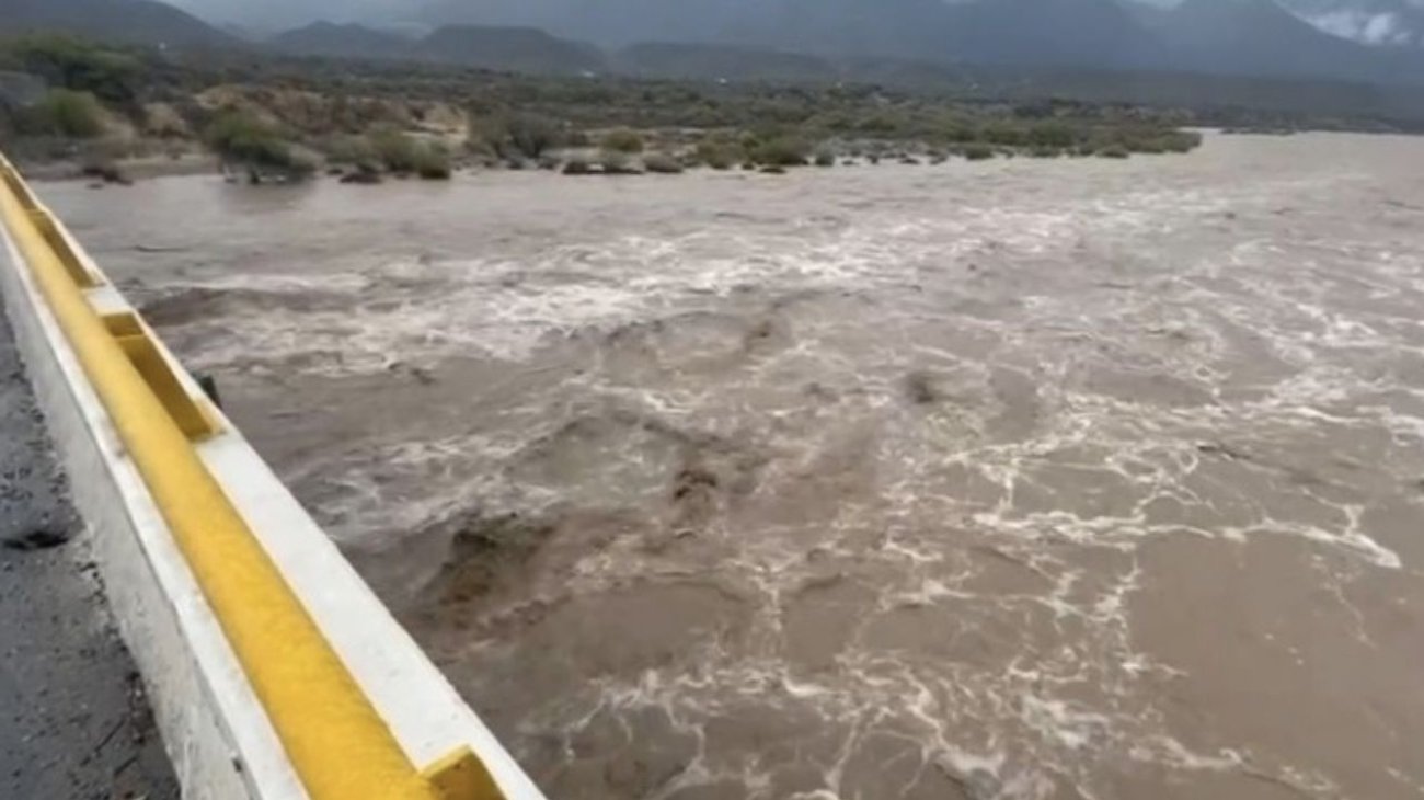 Américo Villarreal realiza sobrevuelo sobre ríos y presas