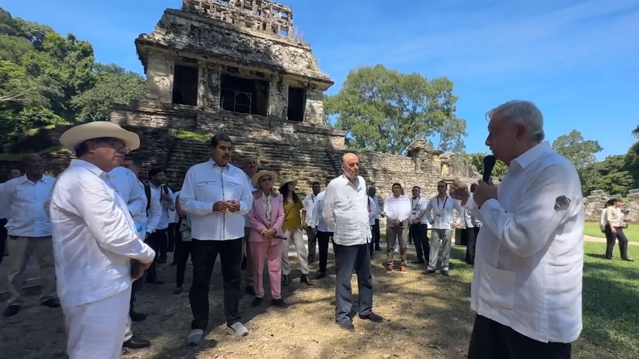 AMLO pide a mandararios de AL enfrentar crisis migratoria