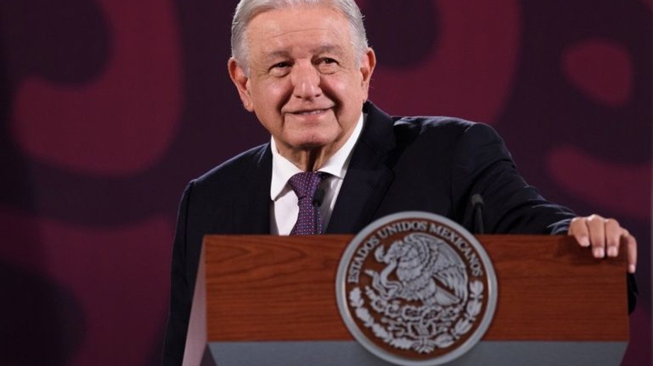 AMLO felicita a ganadoras de medalla por tiro con arco