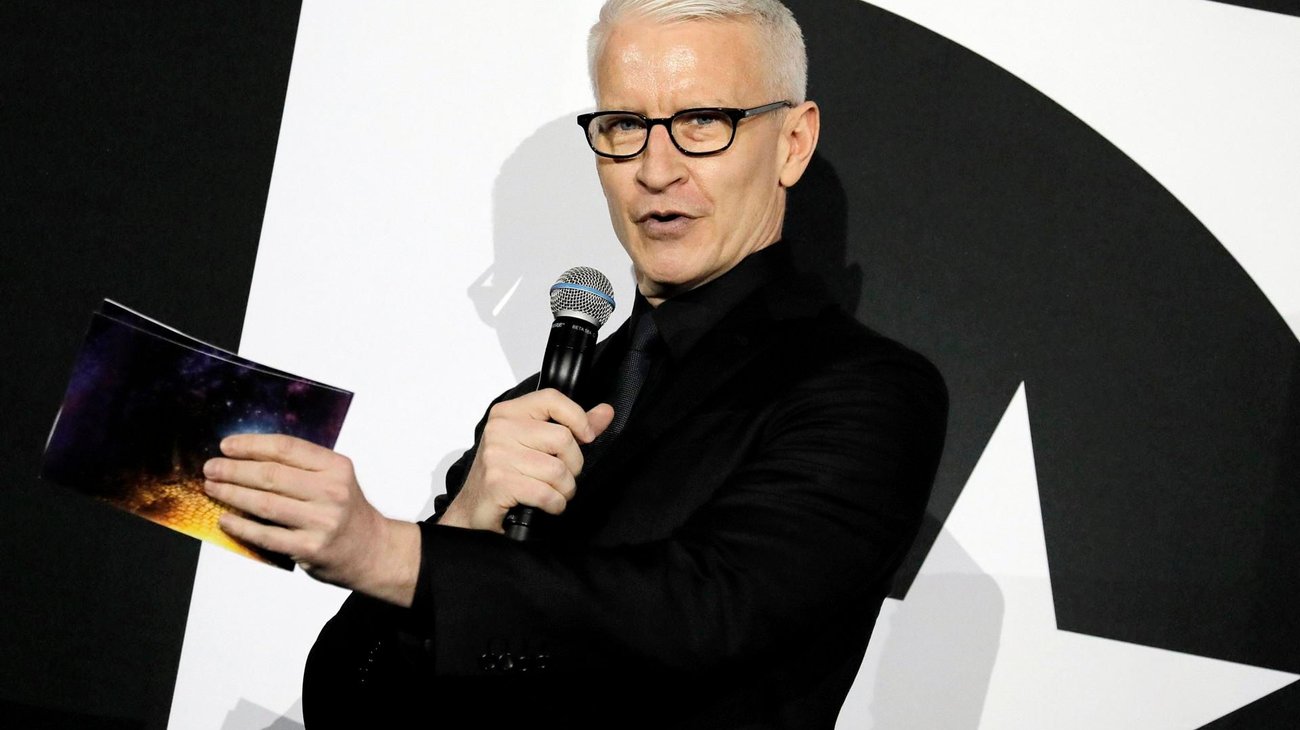 Periodista Anderson Cooper se despide del programa '60 minutes'