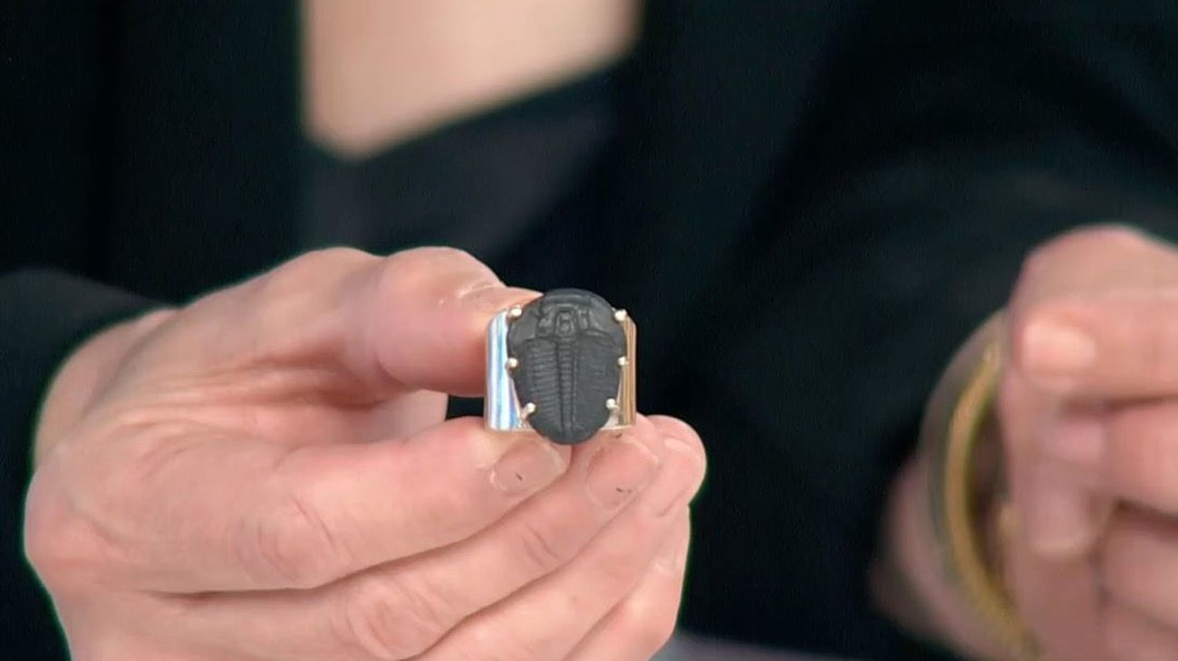 Presume Mauricio Fernández anillo de 240 millones de años