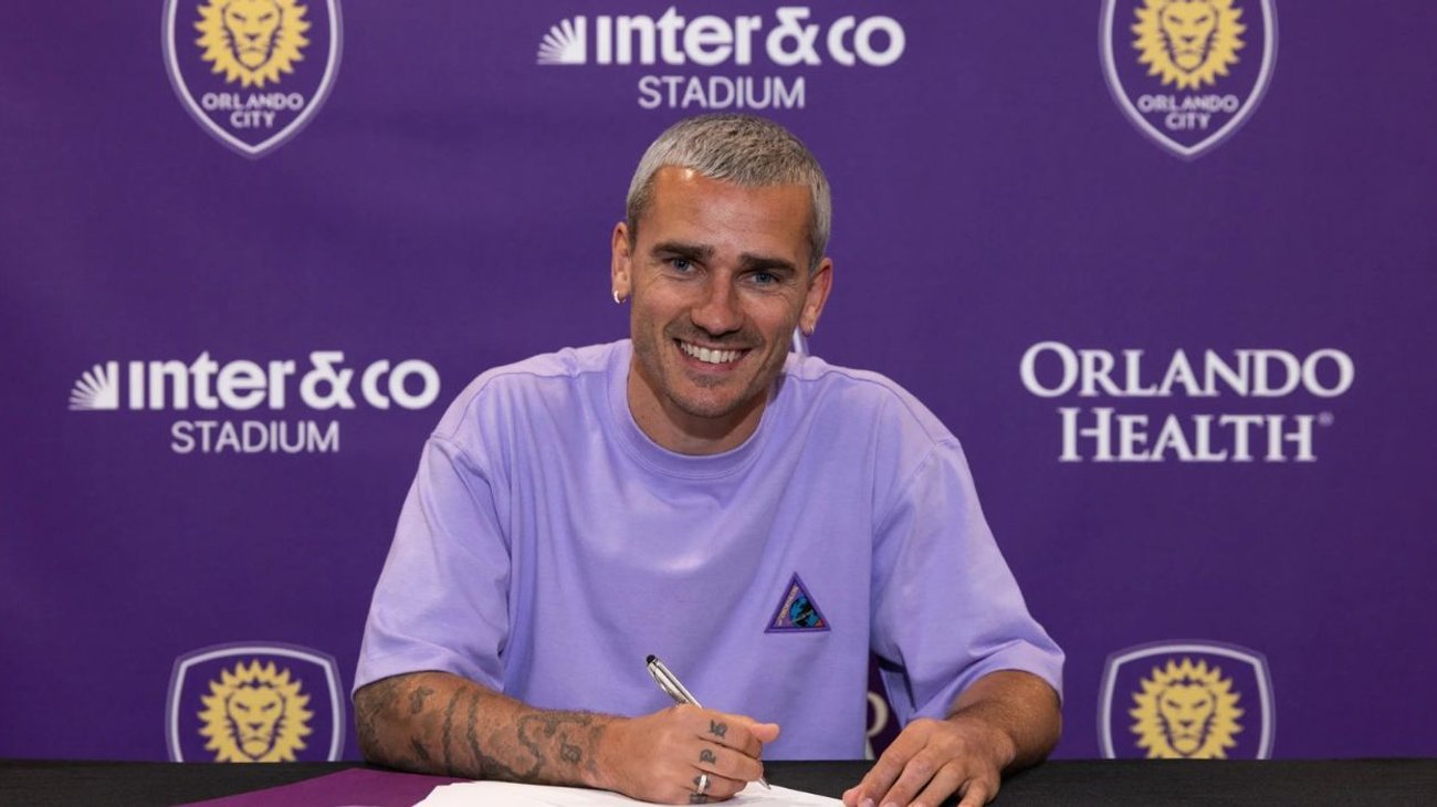 antoine_griezmann_firma_orlando_city_3d22391c87