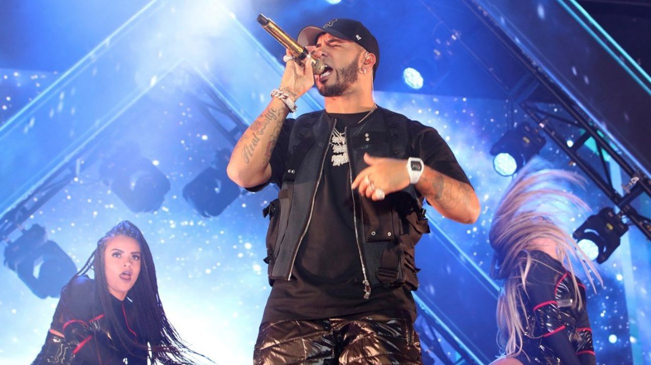 Anuel AA enfrenta demanda millonaria por incumplir contrato