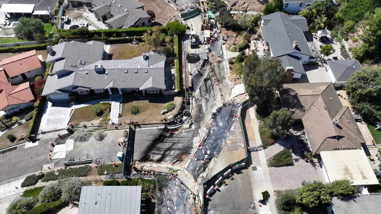 Aparecen grietas en Los Ángeles; temen gran terremoto