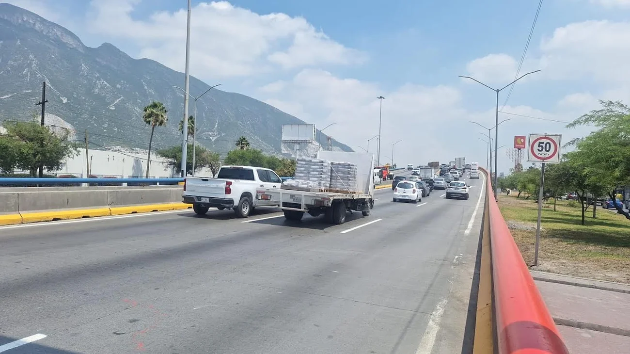 Liberan circulación de puente La Fama de Santa Catarina