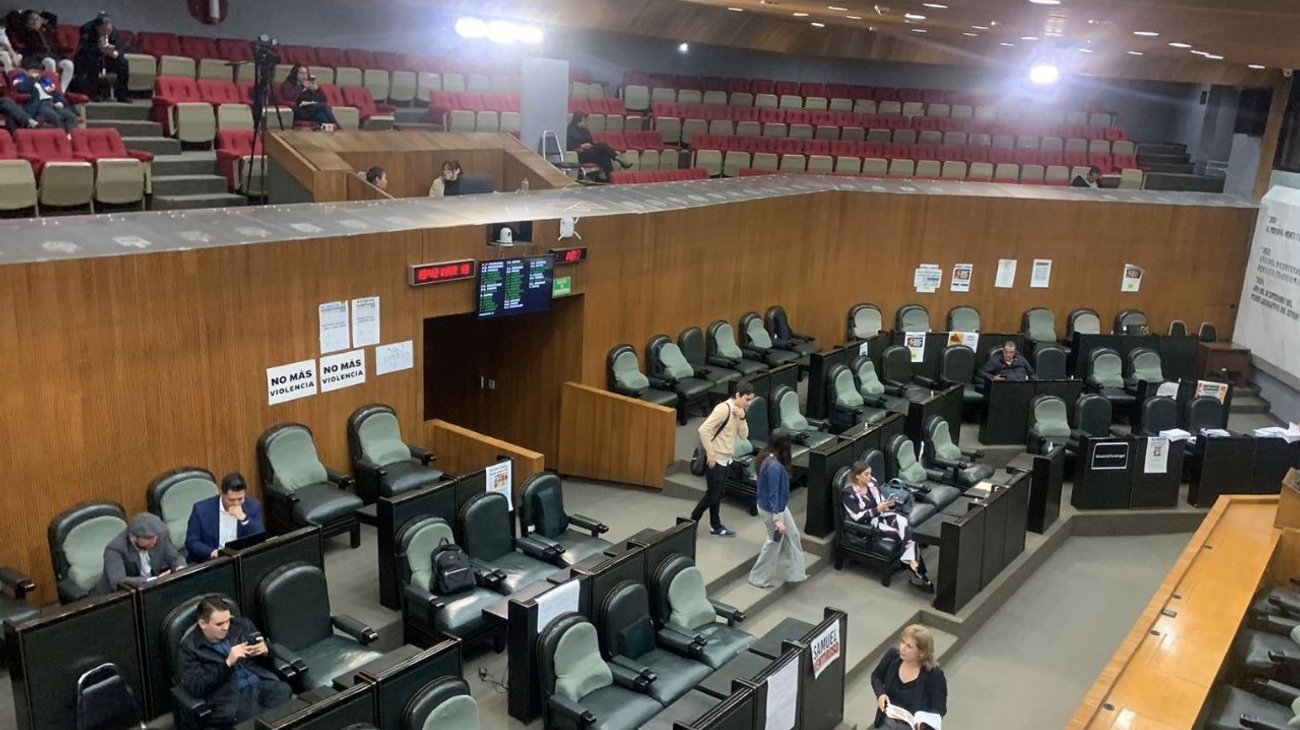 Aprobadas tres licencias de diputados por elecciones locales