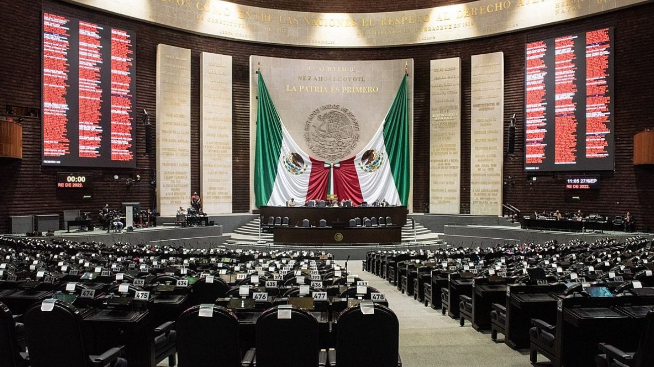 Aprueban diputados la prohibición de ir en moto con menores