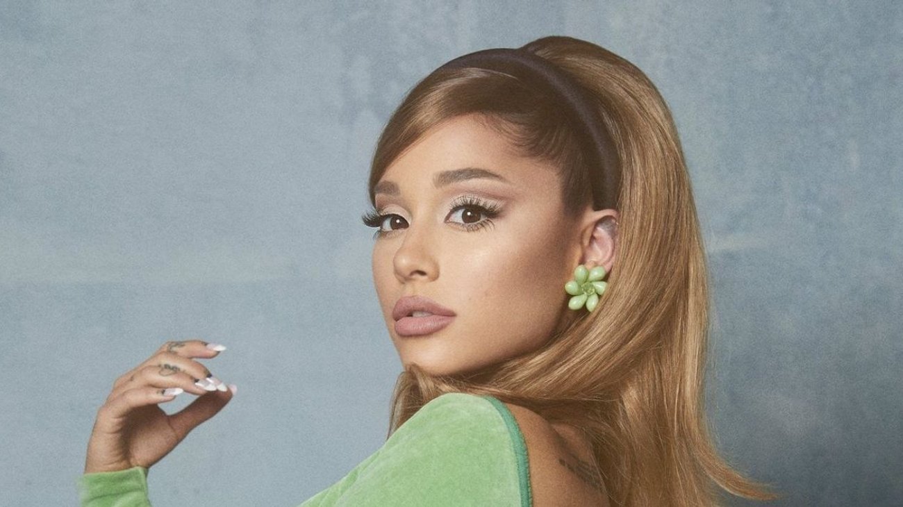 ariana_grande_positions_03fa374e06