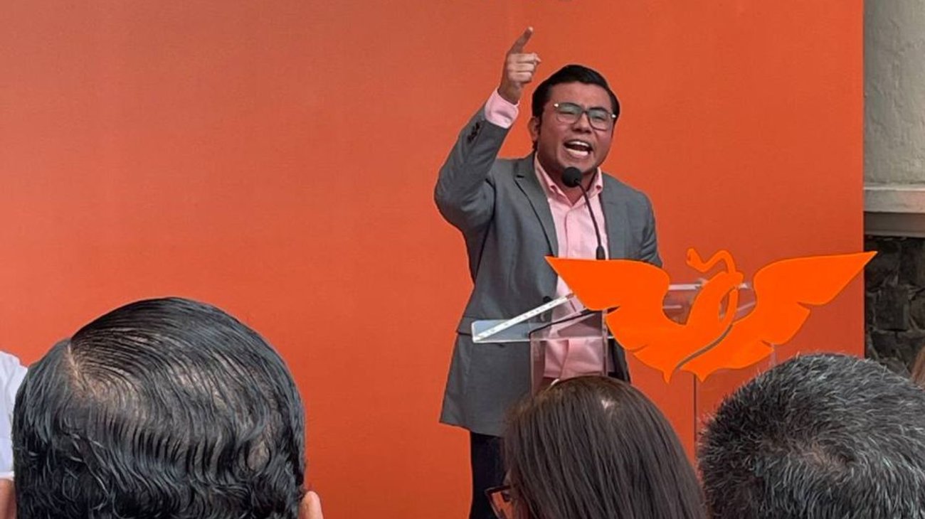 Se registra Arratia por Juárez; acusa espionaje