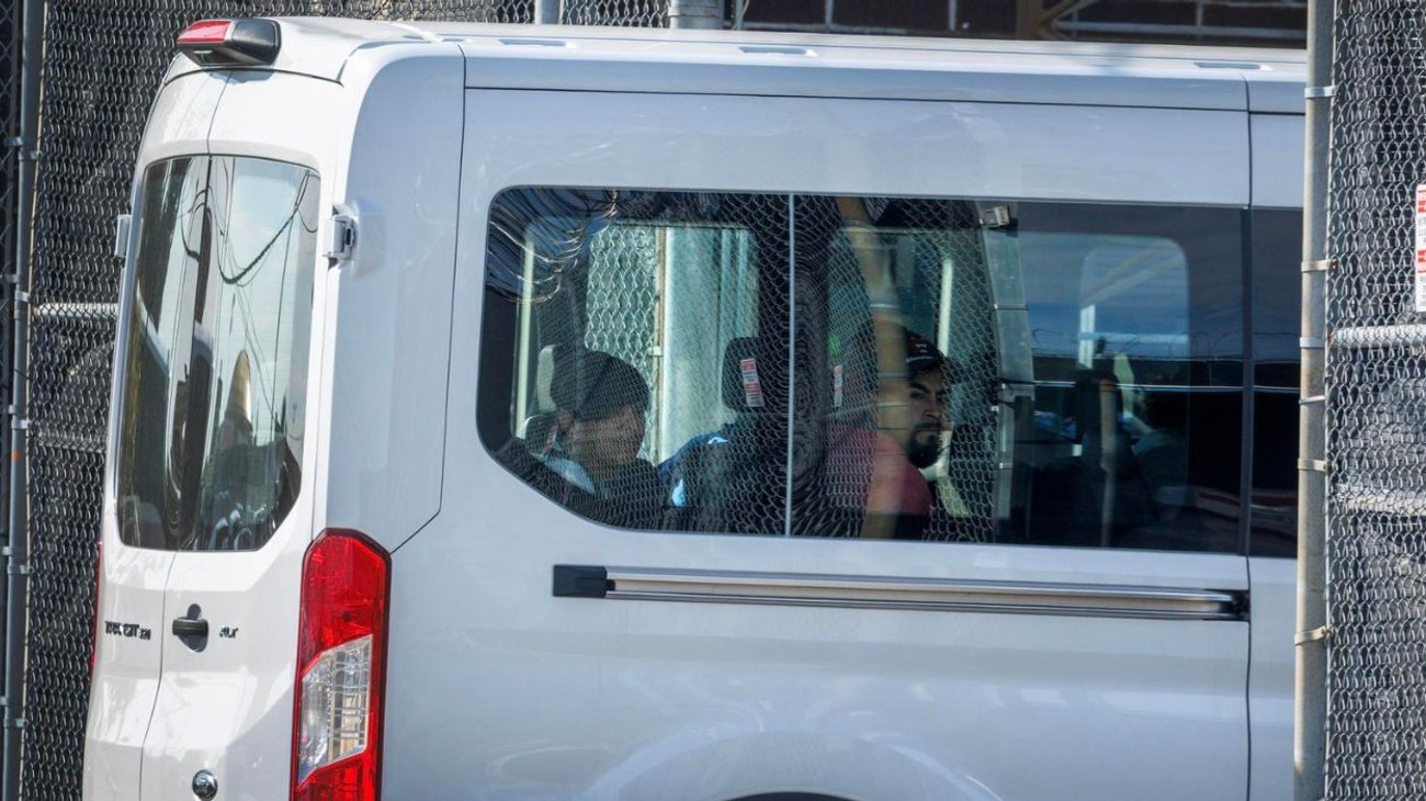 arrestan_casi_380000_inmigrantes_ice_38742f4833