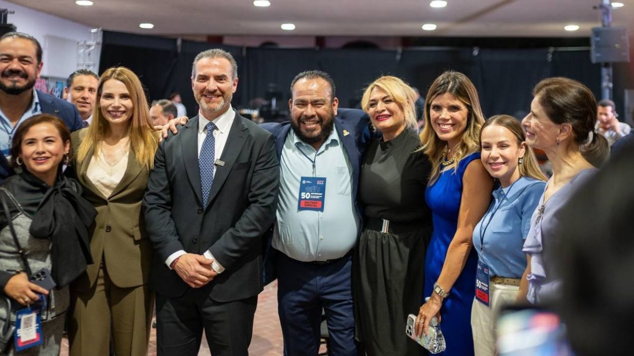 PAN arropa a De la Garza en aniversario de Palacio de Monterrey