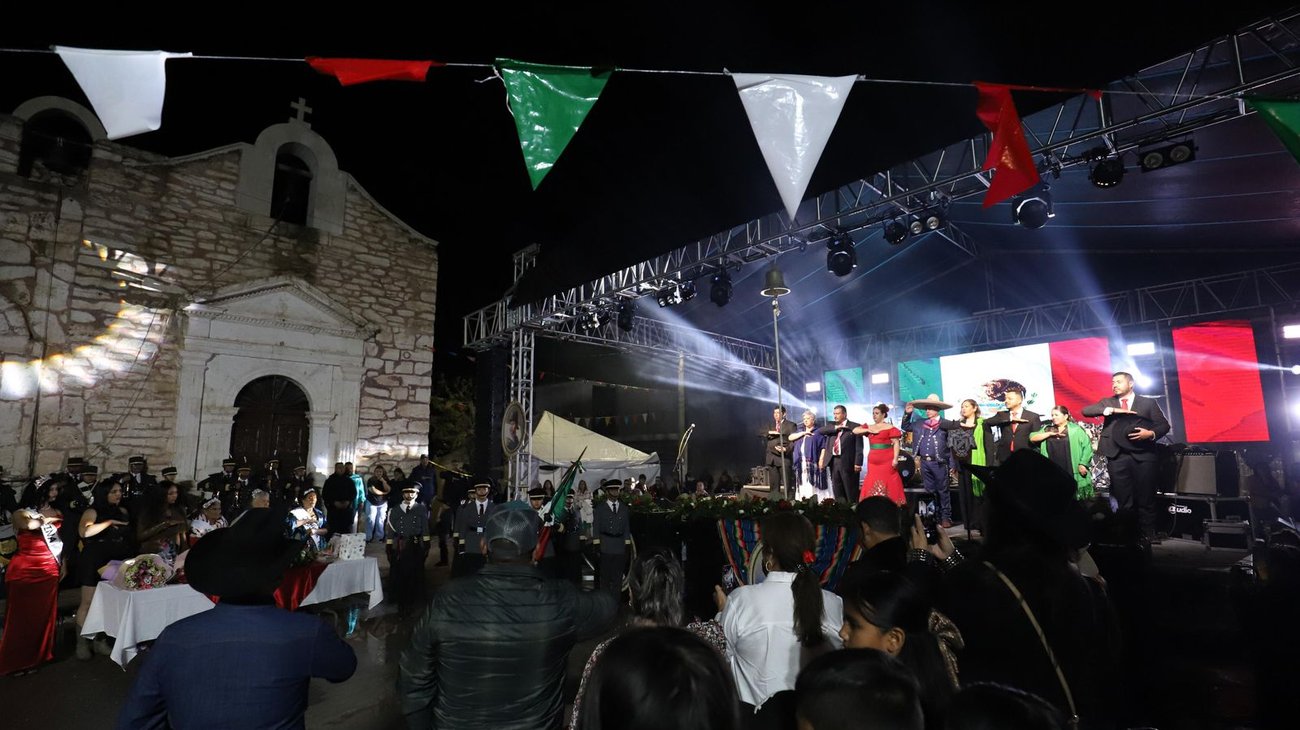 Arteaga conmemora la Independencia con una noche de orgullo