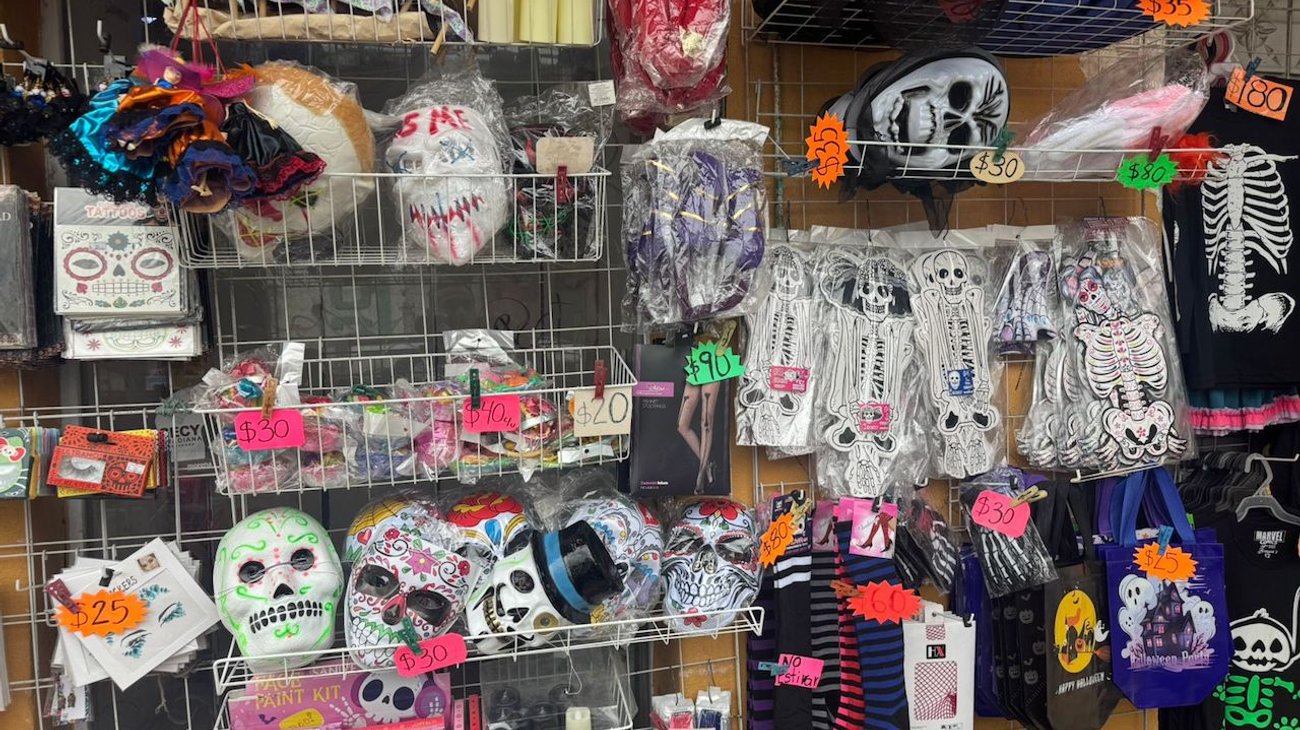 Aumenta demanda de disfraces de catrina y catrín en Ramos Arizpe