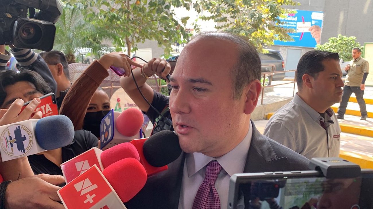 Se presenta Arturo Salinas a reunión en el Congreso