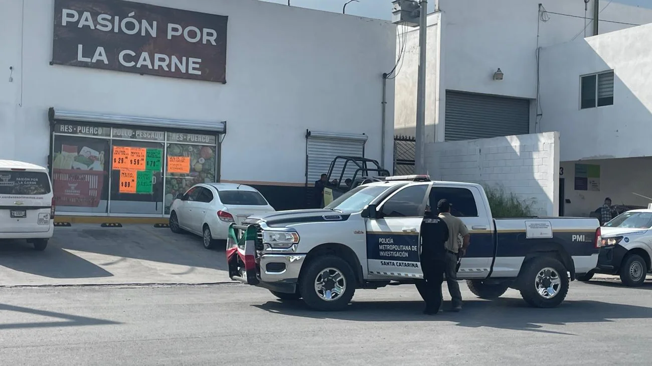 Asaltan carnicería en Santa Catarina; lesionan a cajero