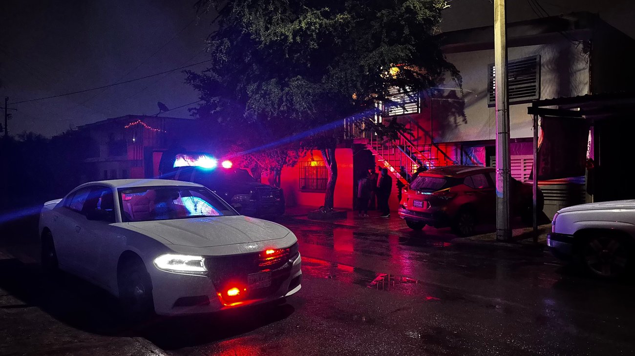 Mujer herida de bala en asalto frente a su domicilio en Monterrey
