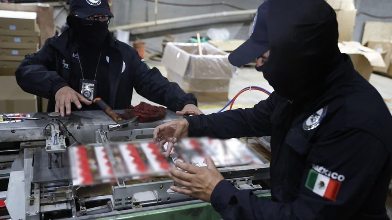 Incautan 60 toneladas de cigarros tras cateo de Edomex