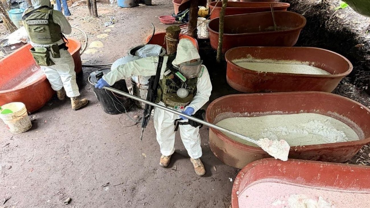 Inhabilitan campamento con 2 toneladas de sustancias en Michoacán