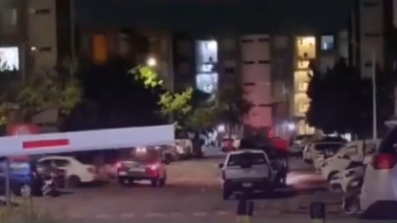 Hallan sin vida a una mujer y un joven en departamento de Tonalá