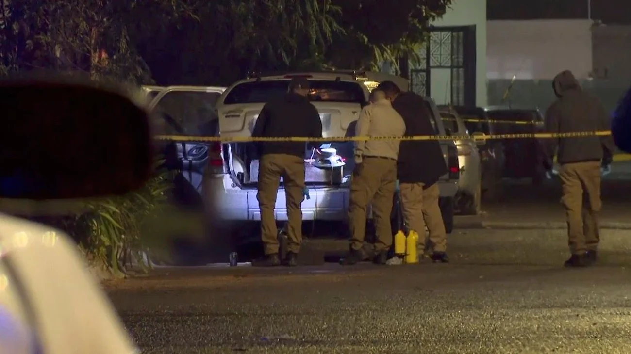 Matan a hombre mientras cambiaba equipo de sonido en su camioneta